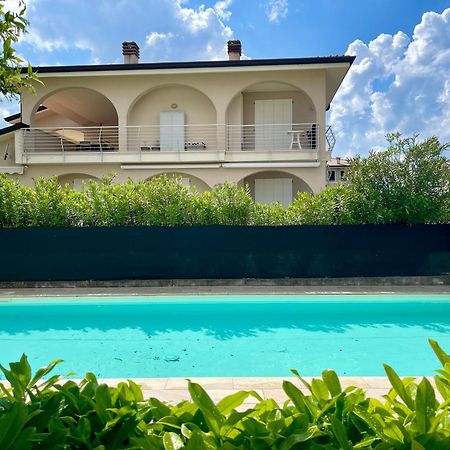 Dimora Di Charme Con Piscina E Giardino,Vicina Alla Spiaggia 西尔米奥奈 外观 照片